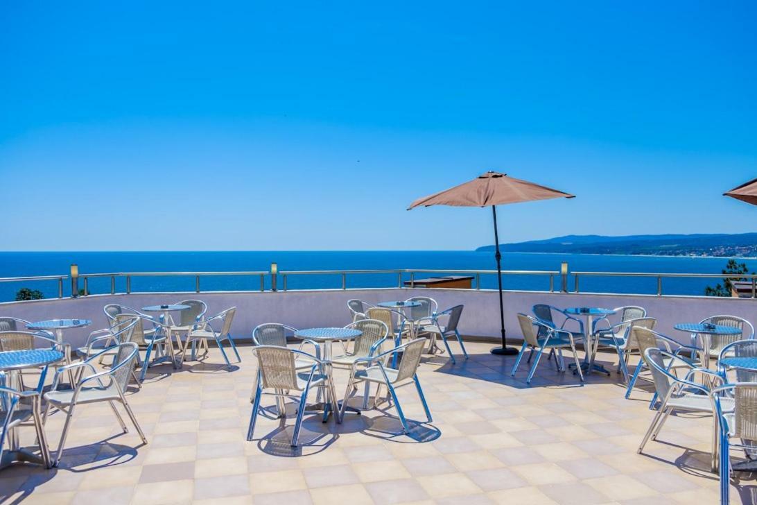 Vemara Club And - Free Parking And Free Access Готель