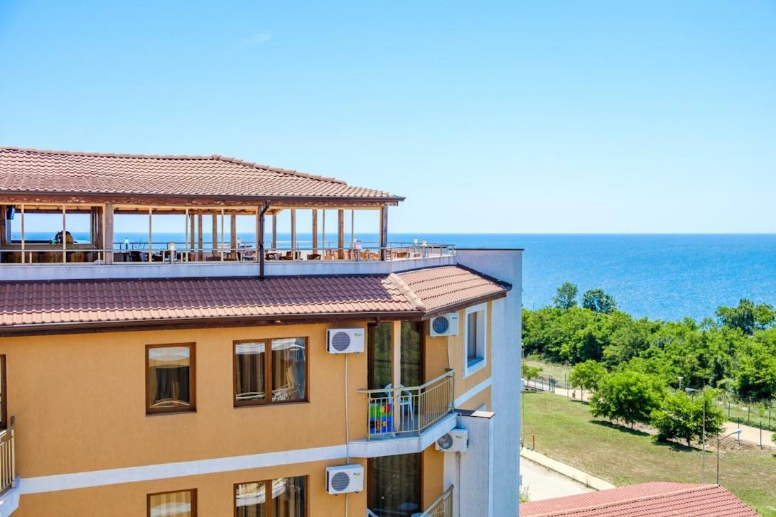 Vemara Club And - Free Parking And Free Access 3*
