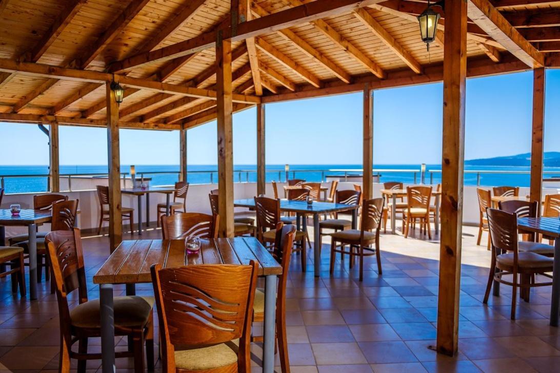 Vemara Club And - Free Parking And Free Access 3*